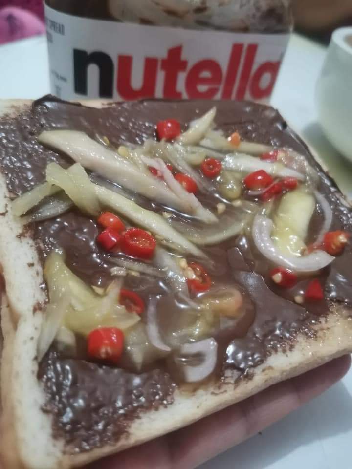 GoozillaIly's tweet photo. Happy lunch time (?), want to snack with me? Hehe

สวัสดีตอนเที่ยงนะคะ กินกับลี่มะงับ อิอิ👀🩵✨

(Sorry for not able to post as I have been quite busy!) https://t.co/RAopRea7c9