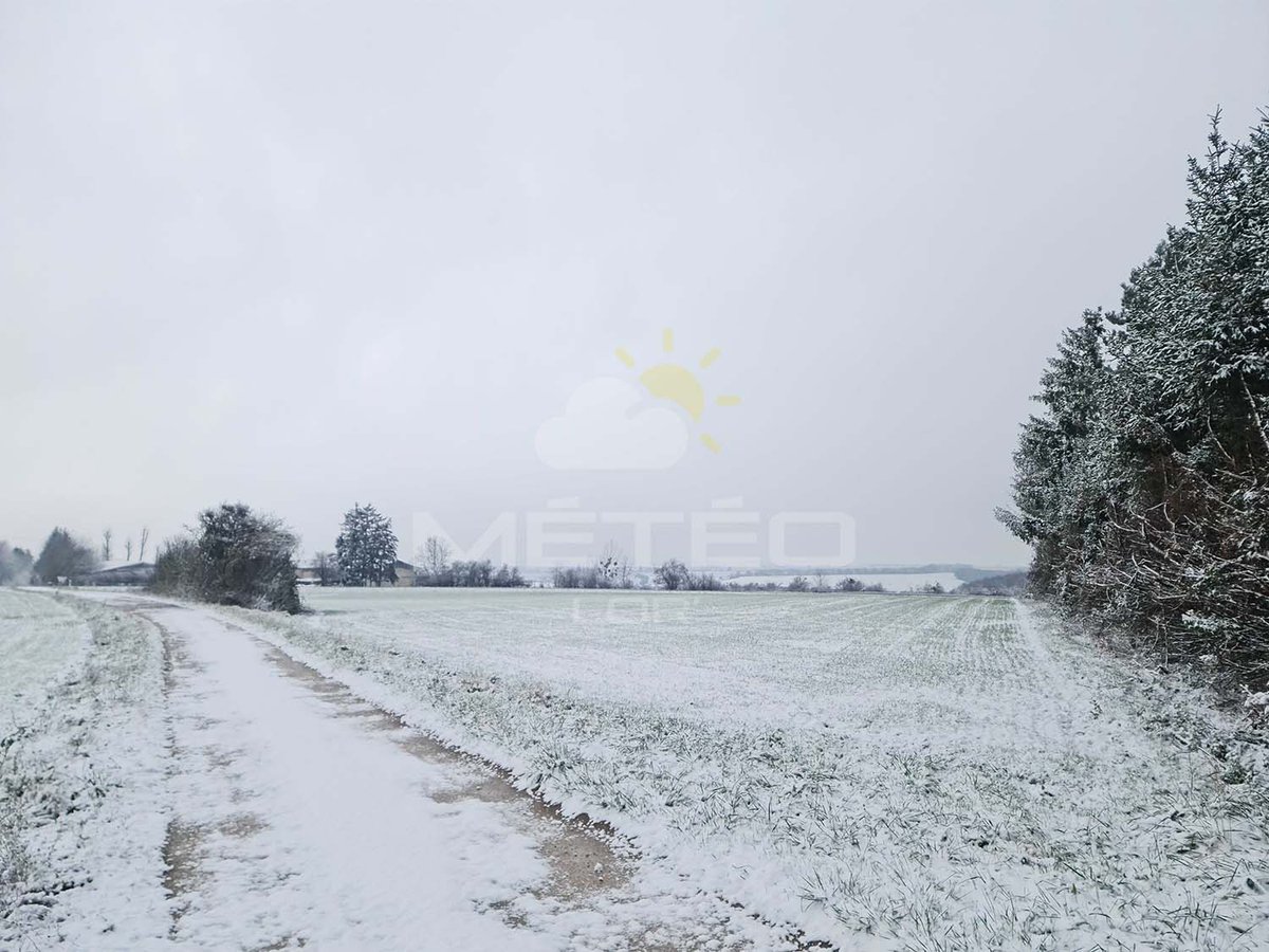 Meteolor's tweet photo. ❄ 3cm mesurés à Valleroy (54910) ce mercredi matin. ❄
Photos par @meteolor .
#meteo #lorraine #neige #plaine https://t.co/vCRmbe6svc