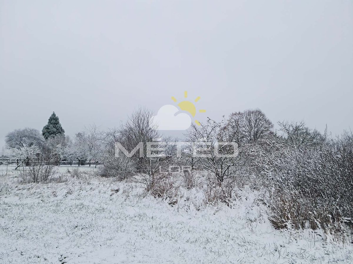 Meteolor's tweet photo. ❄ 3cm mesurés à Valleroy (54910) ce mercredi matin. ❄
Photos par @meteolor .
#meteo #lorraine #neige #plaine https://t.co/vCRmbe6svc
