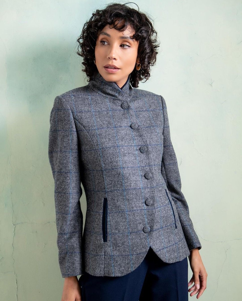 CIFDtweets's tweet photo. Grey Tweed from @JackMurphyIre #Irishfashion #wool #tweed #jacket #tweedjacket #curvedfront #buttonclosure #tailoring #luxury #sustainablefashion #Irishfashionart #jackmurphyclothing #Irishdesign #CIFD https://t.co/ewQCBXHKY6