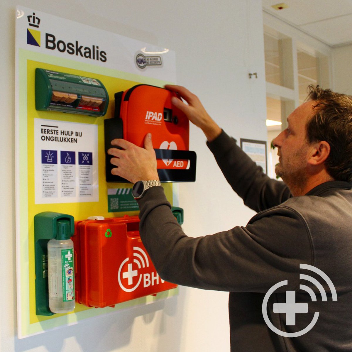 YellowSafety1's tweet photo. Groot nieuws! Al een tijd is @YellowSafety1  achter de schermen bezig met het ontwerp van de gepersonaliseerde @Boskalis Safety-Plates. Vanaf deze week hangen ze ook daadwerkelijk in het hoofdkantoor van Boskalis; zichtbare veiligheid, duidelijk en gebruiks­vriendelijk. 👏💪 https://t.co/rsov3JB83C