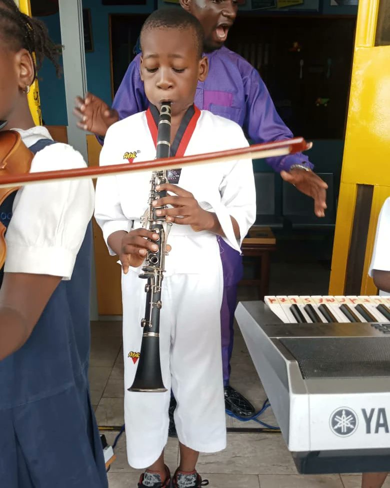 ScoobyDoo25117's tweet photo. We always look forward to the Scooby Doo music team to lead us during assembly 💃🕺

Great job kids, you all are fantastic 👏 

#scoobydooschools #childrenfirst #schoolinlagos #creche #preparatoryschool #preschool #primaryschool #nigerianmums #lagos #funandlearning  #wednesday https://t.co/pNwZYUb7In