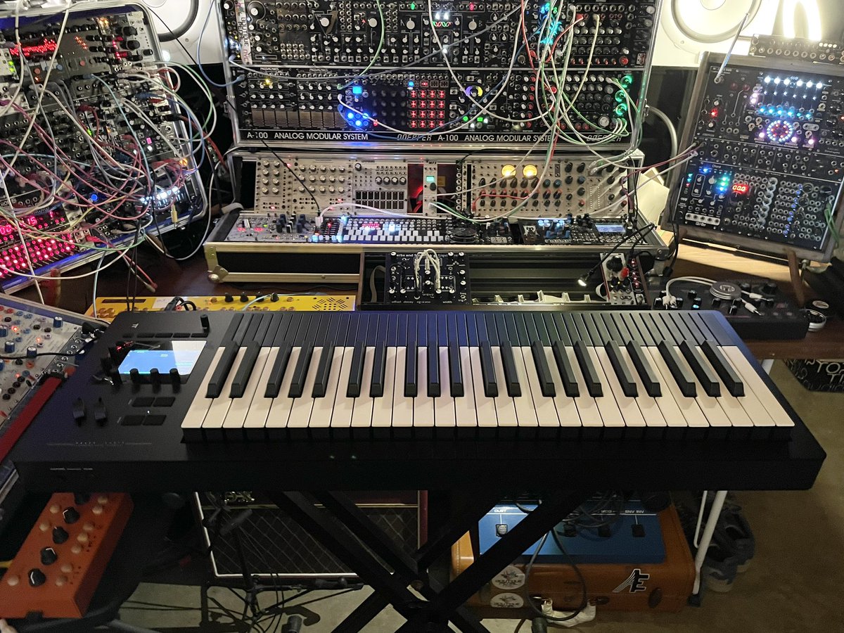 boutiquepedalny's tweet photo. 弊社も遂に入荷ヤバイこれ😎🎹😎
Expressive E Osmose 49-Key 24-Voice Polyphonic Synthesizer
各鍵盤が↔️ビブラート/ベンディングできてしまう😱指表現力の増幅✌️
https://t.co/V26OeG43Lp
#ExpressiveE #Osmose #49key #24voice #Polyphonic #Synthesizer #販売 #購入 #bpnyc #boutiquepedalnyc https://t.co/DjAs1uHxs9