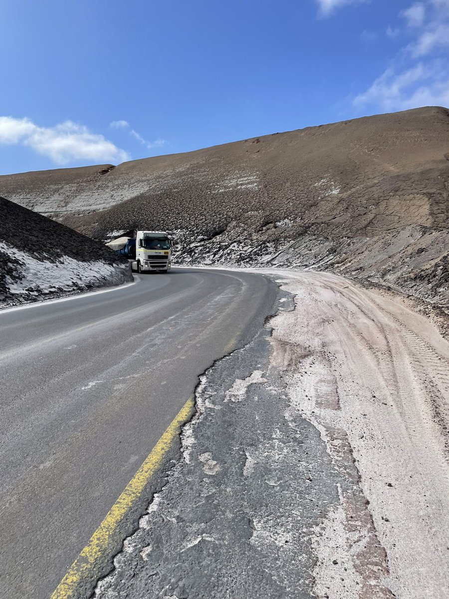casquetteverte's tweet photo. 🏴🇨🇱 <TSP ATACAMA> 🇨🇱🏴• 🗯️ Road &amp; Desert. 🗯️ • Quand on te demande « Ça te dit de traverser le désert d’Atacama en courant ? », tu t’attends à quoi ? À rien. Sincèrement à rien. Comment anticiper ? https://t.co/HjJ8cxF6yb