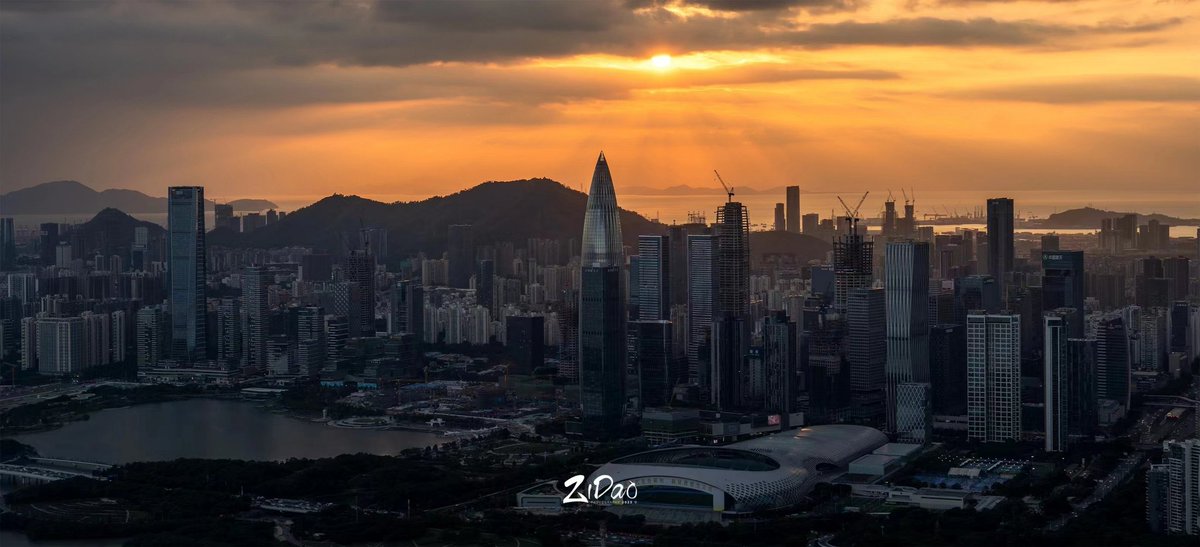 ShenzhenCity's tweet photo. Great pics of Shenzhen by ZiDao.
#shenzhen #china #skyscraper #cityscape #guangdong #hongkong #pearlriverdelta #greaterbayarea #kpf #megatall #supertall #lookingup #dezeen #archdaily #skyline #urban https://t.co/SW9uyHIT1g