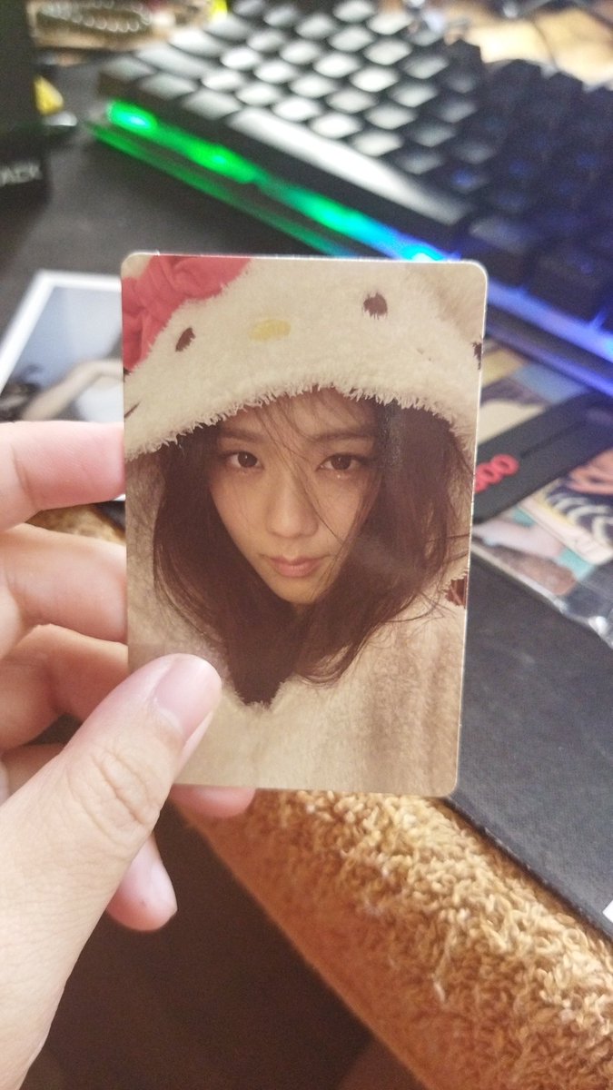 sjsubong's tweet photo. My abc doremi hello kitty meow meow #JISOO 🥹❤️✊🏽 Yaaay! After 999 years sakin ka pa din uuwi. 🫶🏽🫶🏽🫶🏽

Hi Kittysoo! 😘 New photocard sa phone. 😍

#ME #FLOWER https://t.co/gNpoK7MQna