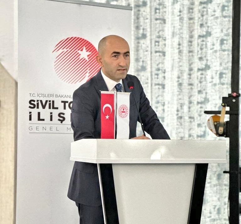 icisleriSTi's tweet photo. Yeniden yazılan DERBİS’in tanıtımı için Ayvalık VE Otelde düzenlenen Hizmet İçi Eğitim Seminerimizin ikinci günü İşlemler ve Mevzuat Uygulama Daire Başkanımız Adnan ZENGİN ve Proje Destek Daire Başkanımız Fatih GÜNAY’ın Yeni DERBİS’e ilişkin değerlendirme konuşmaları ile başladı. https://t.co/u7ds8OExLX