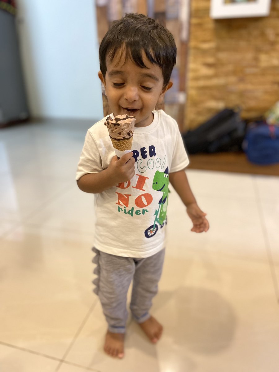 arshiv_puli's tweet photo. Noooo, vote for ice cream 🍦 😋😋 https://t.co/05yBQSo6BF