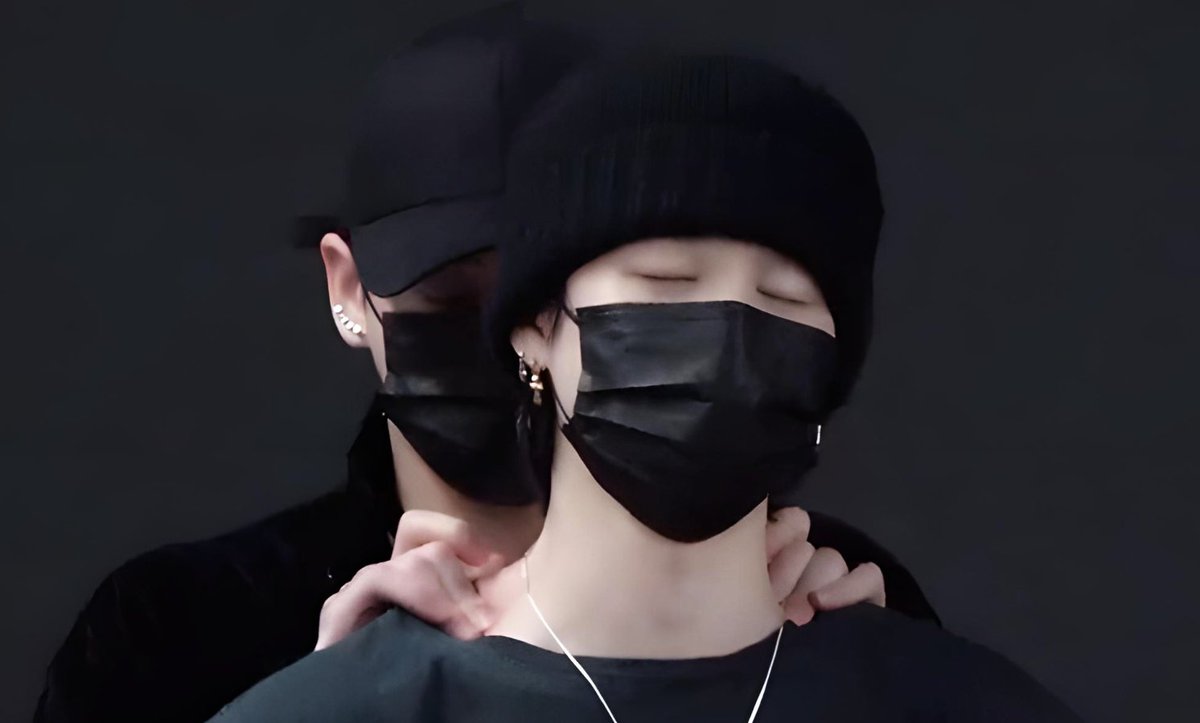 jikookb_'s tweet photo. WE LOVE YOU JIMIN 
WE LOVE YOU JUNGKOOK https://t.co/OCuLyh7r68