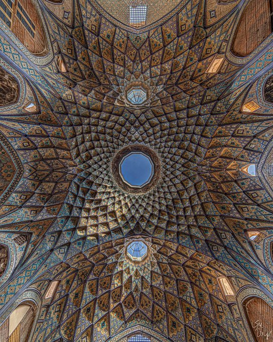 IraninMilan's tweet photo. #Timcheh, breve passaggio del bazar, coperto e chiuso su due lati, che prevede più negozi intorno a una corte coperta. #Timcheh Amin od-Douleh, bazar di #Kashan. #Iran
Foto: Sadegh Miri https://t.co/0vzJACIncP