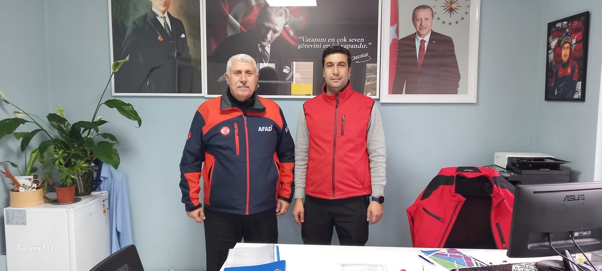 Çiftlikköy Belediyesi Afet işleri şube müdürü olarak atanan Süleyman Çark kardeşime hayırlı olsun ziyaretininde bulunduk ilimizle ilgili yapacağımız çalışmaları hakkında istişare ettik.