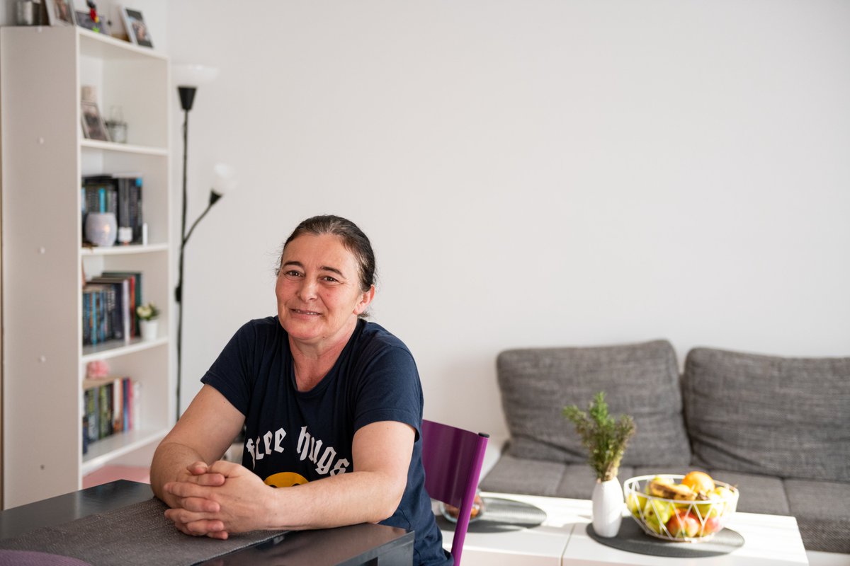 COEbanknews's tweet photo. 🇭🇷When Ruža Puškar returned to Croatia after the war, she no longer had a home. Single mom, she shared a rented 20m2 flat with her two daughters for years.

🗨️"When I saw our new apartment, I cried with happiness."

📺Her #RegionalHousingProgramme story👉https://t.co/Qvqb0hjMSB https://t.co/qhXJFtzhjv