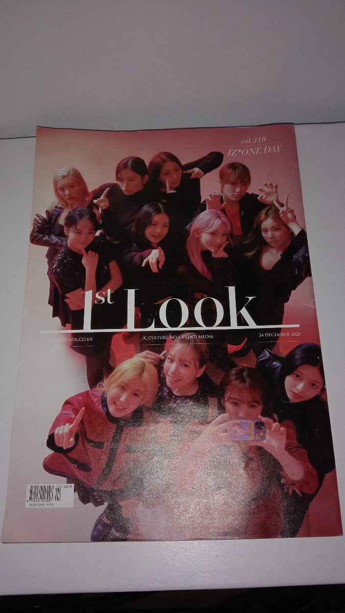 jigumisells's tweet photo. — iz*one 1st look magazine 
— MAMA december 2020 issue 
— 100 php nalang 

still available, dm me or  @jigumiyenas if inch

# wts Ifb wtb Ifs izone ive lesserafim 1st look magazine ph unsealed https://t.co/plxM0WR1vI