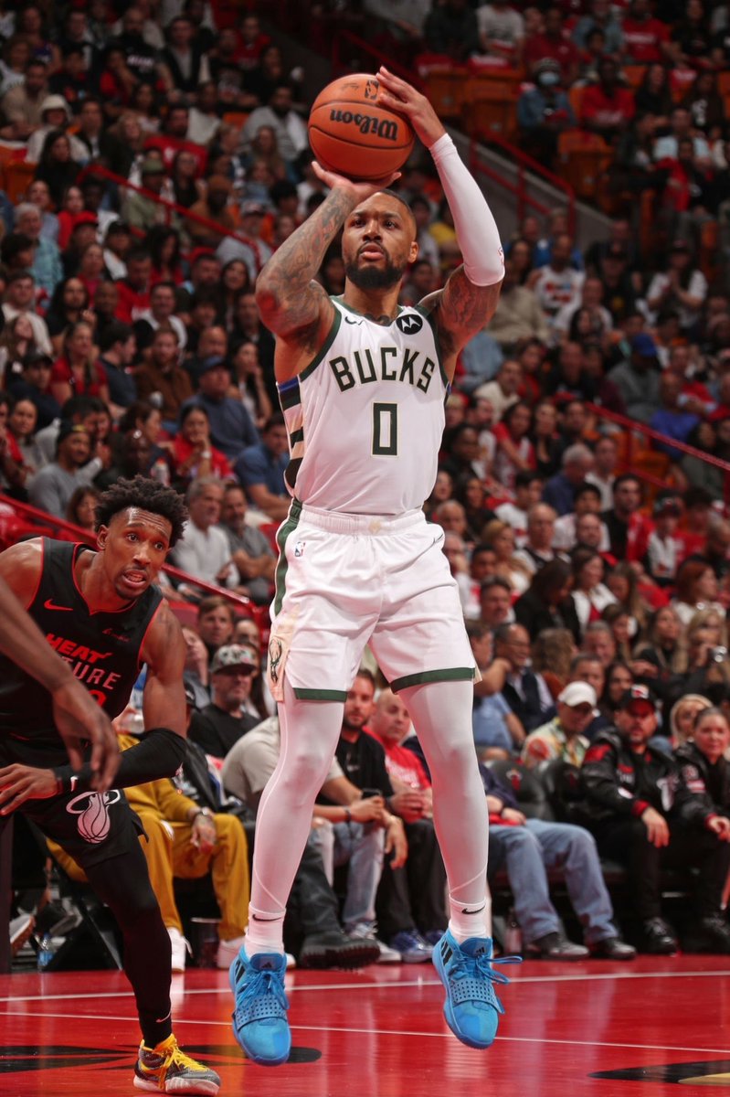 LillardNationFR's tweet image. 📊 DAMIAN LILLARD FACE AU HEAT :

• 33 PTS
• 4 REB
• 9 PAD
• 4 3PM

- 50% FG%
- 44.4% 3PT%
- 100% FT%

- LA WIN ✅
- TOUJOURS INVAINCU EN IN-SEASON TOURNAMENT✅