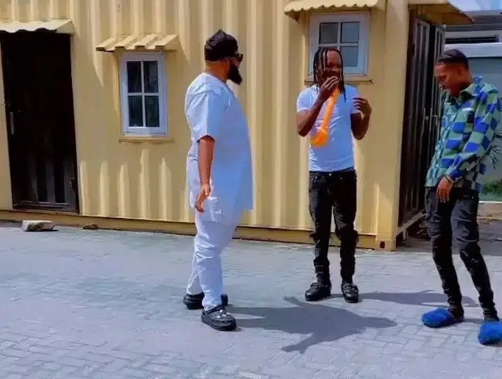 vanguardngrnews's tweet photo. Video: Naira Marley, Sam Larry make first public appearance since Mohbad’s death

Nigerian singer, Naira Marley and his close associate, Sam Larry, have made their first appearance in public weeks since they were arrested over the death of musician, Mohbad.

A viral video captures the duo reuniting with Marley’s signee, Zinoleesky after their release from police custody.

This is coming days after a Magistrate Court in Yaba, Lagos State granted the Marlian Music boss and Sam Larry, bail in the sum of N20 million.

Naira Marley, Sam and two others were arraigned on October 6 and remanded over their alleged involvement in the death of former Marlian Music signee, Ilerioluwa Aloba, popularly known as Mohbad.

The Magistrate, Adeola Olatunbosun, on Monday, November 6, ordered the duo to submit their international passports as part of their bail conditions.

Olatunbosun also ordered them to make weekly appearances at the State Criminal Investigation Department (CID).

Reactions have since trailed the video of Sam Larry and Naira Marley’s first public appearance with many disinterested in their release and optimistic that Mohbad will get justice.