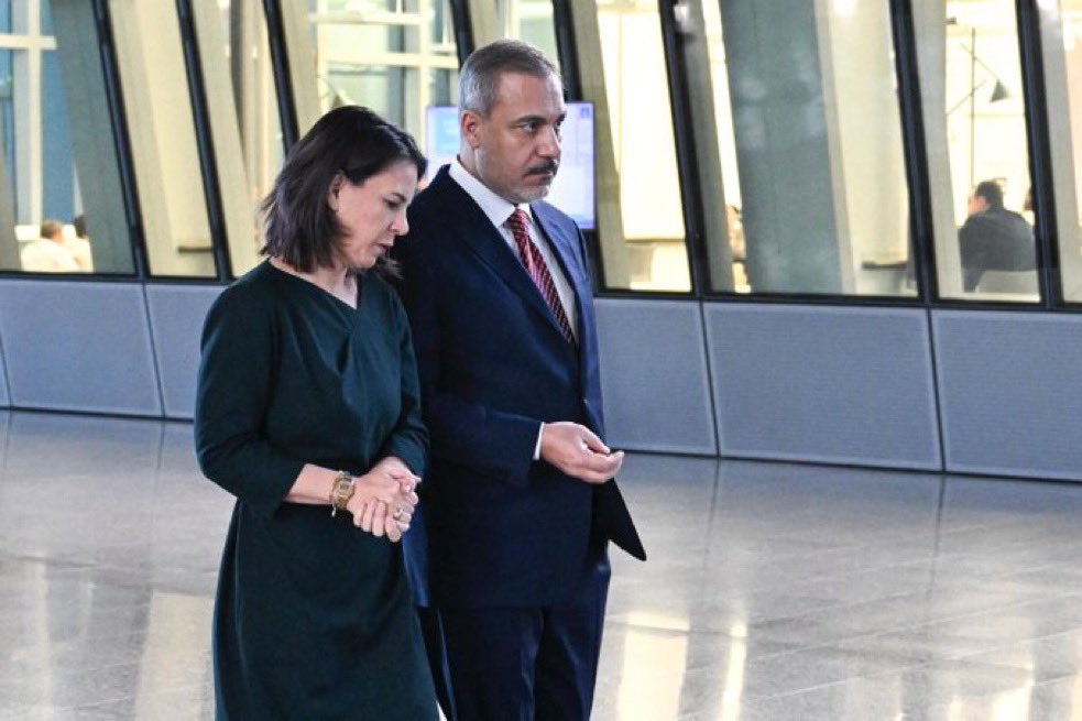 SavunmaEkseni's tweet photo. Haklı olmanın, mazlumun yanında durmanın verdiği öz güven Türkiye Yüzyılı’nın, inşa edilen Türkiye Ekseni’nin ruhudur. https://t.co/BHfQZIDYCT