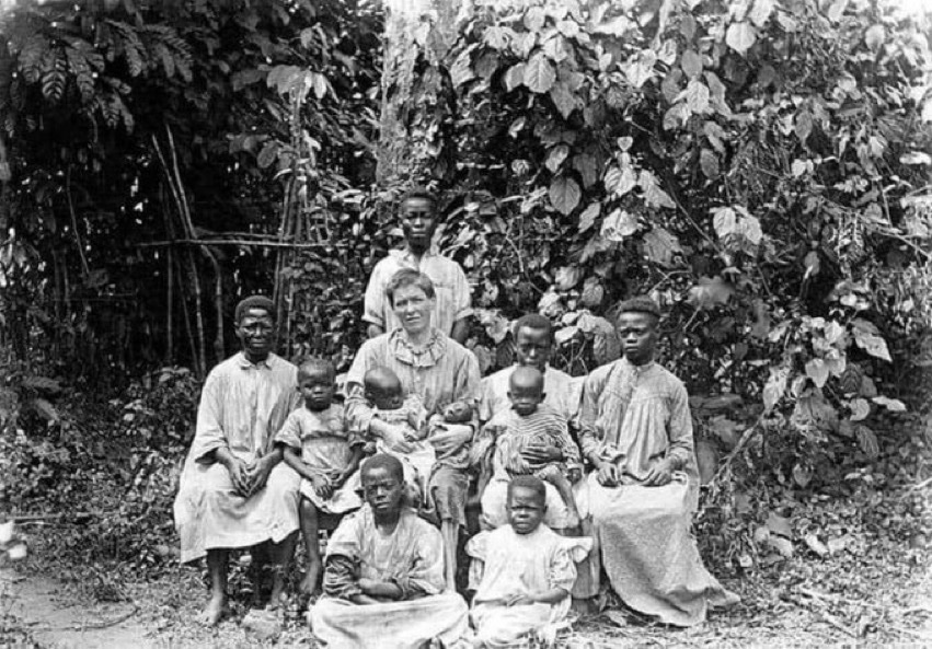 NigeriaStories's tweet photo. They told you Marry  Slessor Stopped The Killing Of Twins, But that’s not totally true.

King Eyo Honesty II  started it by making the declaration To Stop the killing that enabled Marry  Slessor Rescue Twins from being killed.

Open And Read 

Retweet to educate someone https://t.co/yxQwwvQQr6