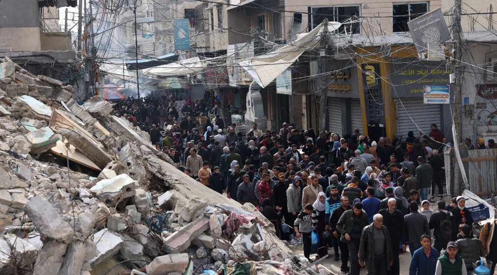 AJEnglish's tweet photo. The UN says the massive destruction of homes and infrastructure in Gaza ‘severely compromises’ the ability to meet basic needs. 

— in pictures https://t.co/hKIsMqEFVW https://t.co/RC5I0U5NU0