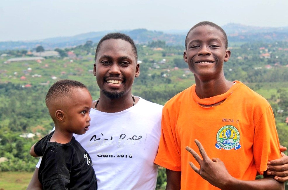 AppslegacyP's tweet photo. This here is my happy place.
where i get to make the world a better place one tree at a time, one child at a time.
Thanks @rctkampalaeast , @RoofingsGroupUG for the opportunity to serve.
Sat 25th 2023
Wakiso school for the deaf
#treeplanting
#scdadvocate #CharityTuesday https://t.co/0pN2HrZLRo
