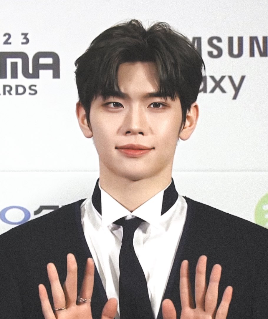 taerae at the MAMA 2023 red carpet 🤍