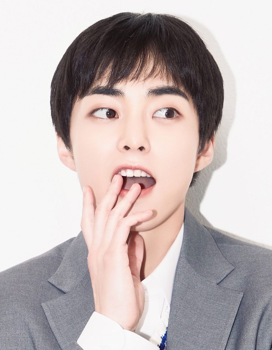 welovexiuxiu's tweet photo. 엑소 시그가 해낸 시우민 교복……😍
그냥 늑미때랑 차이가없음 시우민은 진짜다… 진짜… https://t.co/pNrENLCdVF