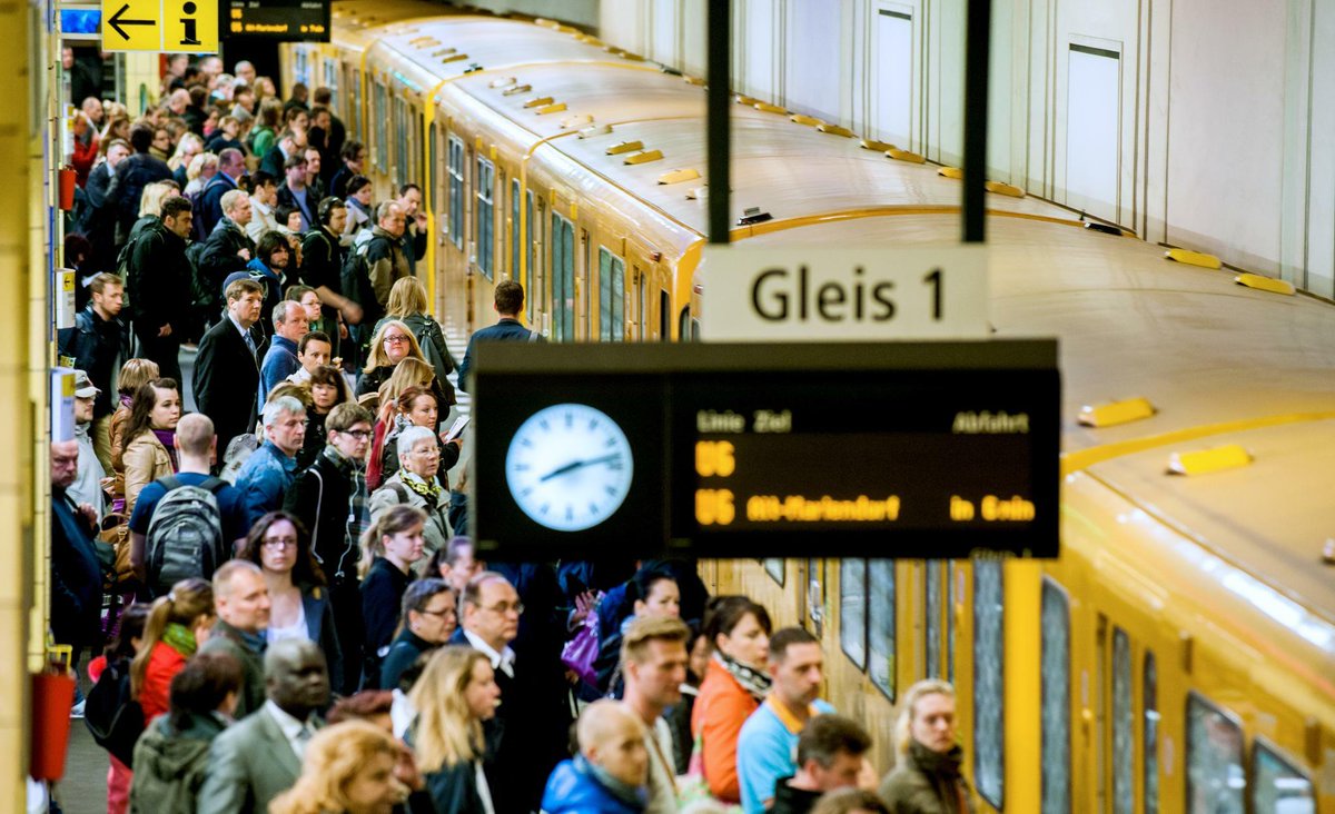 Busnotfahrplan, kaputte U6, S-Bahn-Störungsbingo: Öffis in Berlin? Lieber nicht. Wie der Berliner Nahverkehr seine Fahrgäste wieder auslädt. Ein Checkpoint-Kommentar. checkpoint.tagesspiegel.de/telegramm/203w…