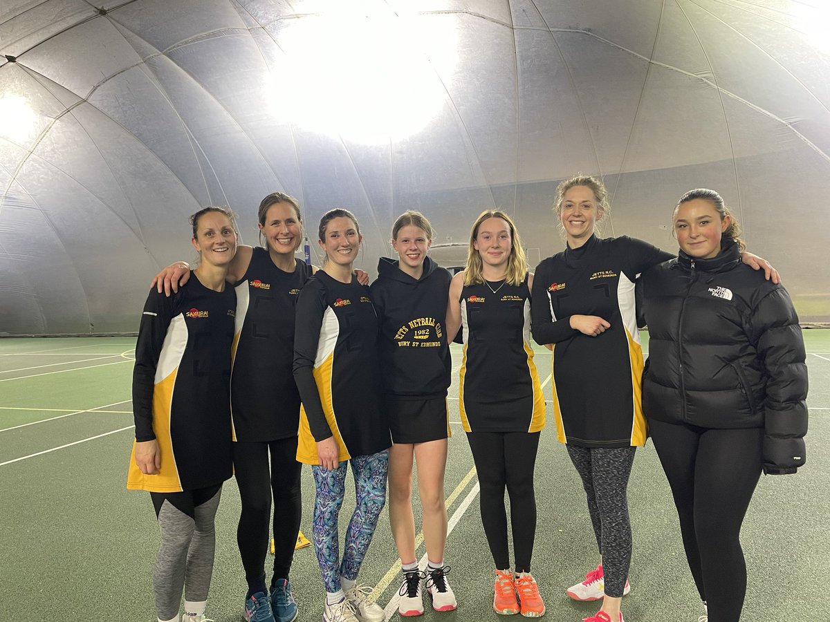 jettsnc's tweet photo. Jetts v Jetts on court last night #winterleague #divisionA #westsuffolk 💛🖤🏐 #proudcoach https://t.co/itdE73M24B