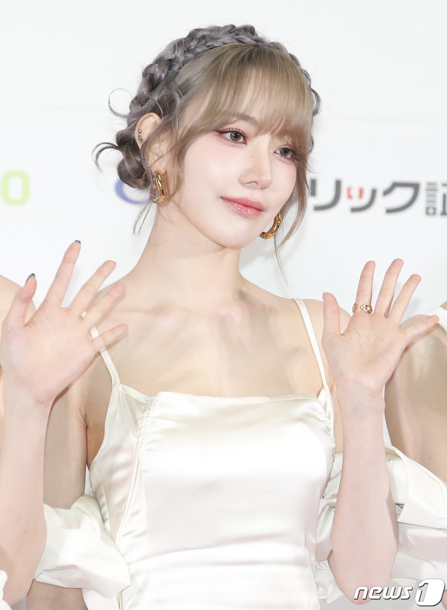 LE SSERAFIM SAKURA at 2023 MAMA AWARDS RED CARPET #SAKURA #사쿠라