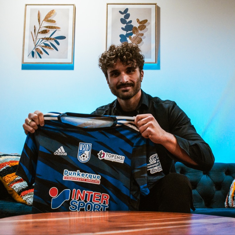 usldunkerque's tweet photo. 🆕 Romain Decool pose ses valises à Dunkerque.

✍️ Le pôle recrutement se renforce avec l’arrivée de son nouveau  directeur du recrutement de l’équipe première et coordinateur sportif de la post-formation.

 #TeamUSLD 🔵⚪️