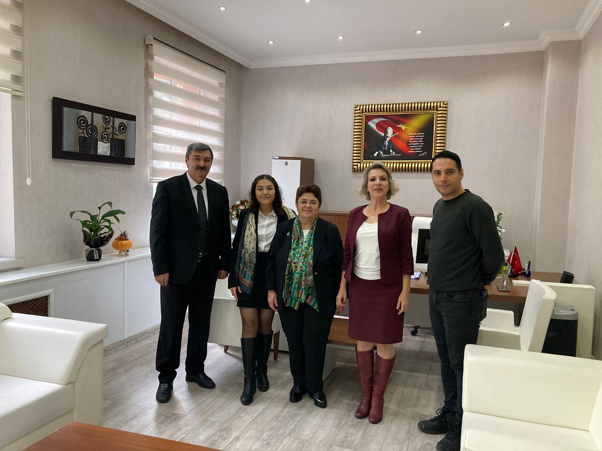 2023 Yılı 44. haftanın en başarılı personeli seçilen Müdürlüğümüz personeli Kübra TUTAN' a Genel Müdürlüğümüzce gönderilen başarı belgesi İl Müdürü Sn. Ayse Serap GÜNEY tarafından takdim edilmiştir. Başarılarının devamını dileriz. 
<a href="/itasyapan/">İbrahim Taşyapan</a>
<a href="/valiunlu/">Enver Ünlü</a>
<a href="/TCNufus/">Nüfus ve Vatandaşlık İşleri Genel Müdürlüğü</a>