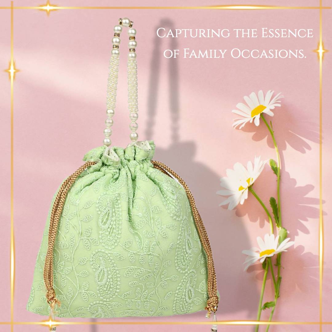aditi_wasan's tweet photo. An elegantly styled accessory that will surely add grace to your evening look and make you stand out in a crowd.

https://t.co/tbBEtuN1Aw
#potlis #potli #potlibags #clutches #clutch #bags #clutchbag #clutchpurse #resinclutch #clutchbags #potlibag #purse #batwa #embroidery https://t.co/qST6FrNjx0