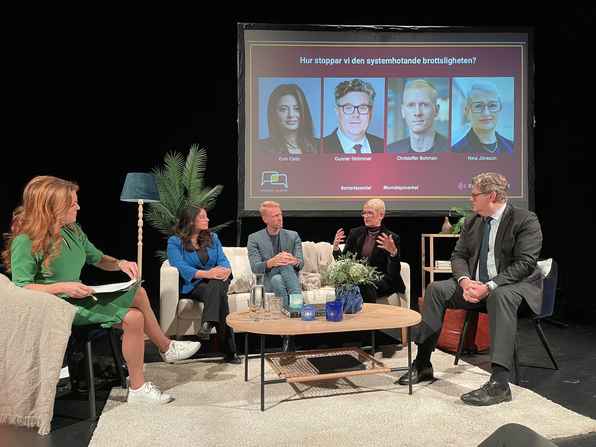 FerdOwner's tweet photo. Interesting panel but no one had read the @TheLancet on decriminalization https://t.co/lQFYEtUPyH #smartasamtal #kunskapsverket https://t.co/S1F4i2lQge