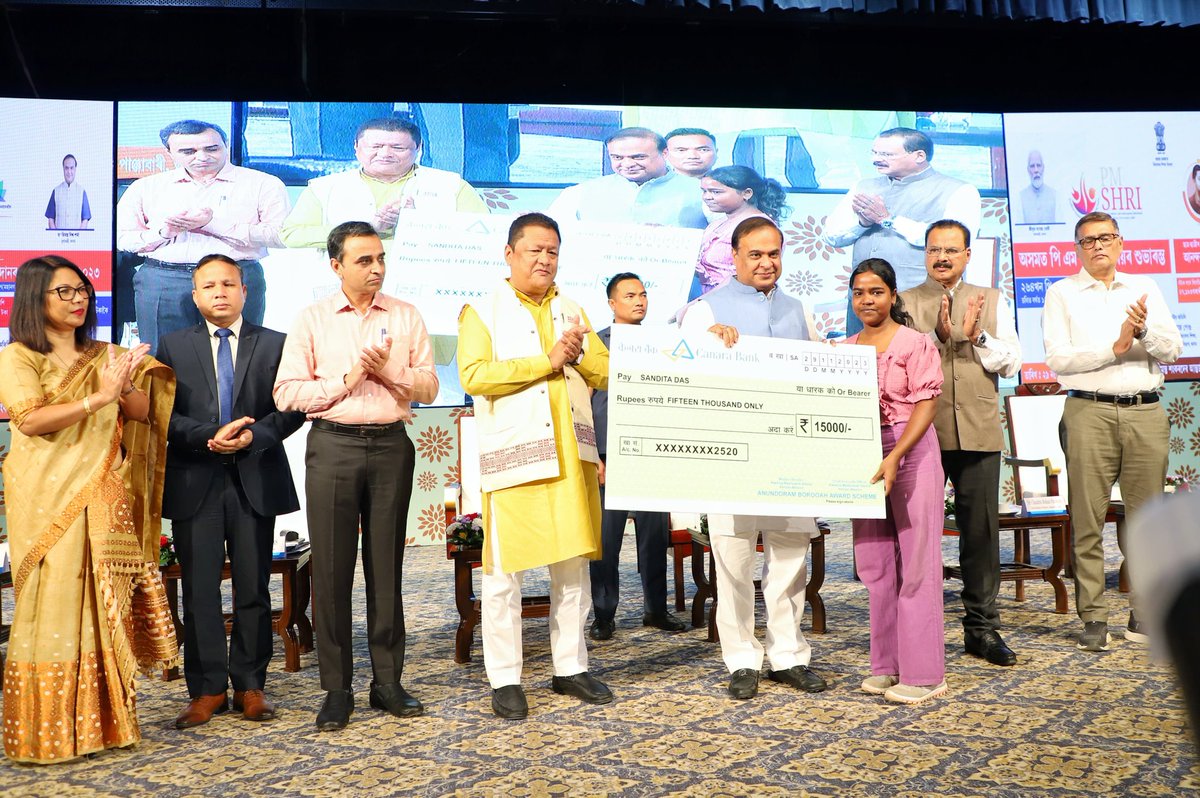 ranojpeguassam's tweet photo. Eminent scholar Anundaram Borooah's life and works continues to be an inspiration & guiding beacon for all. 

Today, Hon'ble CM Dr. @himantabiswa
felicitated and presented the Anundaram Borooah Award, 2023 to 27,183 students from Assam who cleared their HSLC Examination with 75% or more marks. Each student will receive ₹ 15,000 each. A total of ₹ 40,77,45,000 has been sanctioned by the Govt of Assam for the occasion. 

Addressing the awardees today, the Hon'ble CM extended his heartfelt congratulations and encouraged them to dream big. 

Cabinet colleague Shri @cmpatowary, SEBA Chairman Shri Ramesh Chand Jain and senior officials of the Education Dept were present on the occasion.
