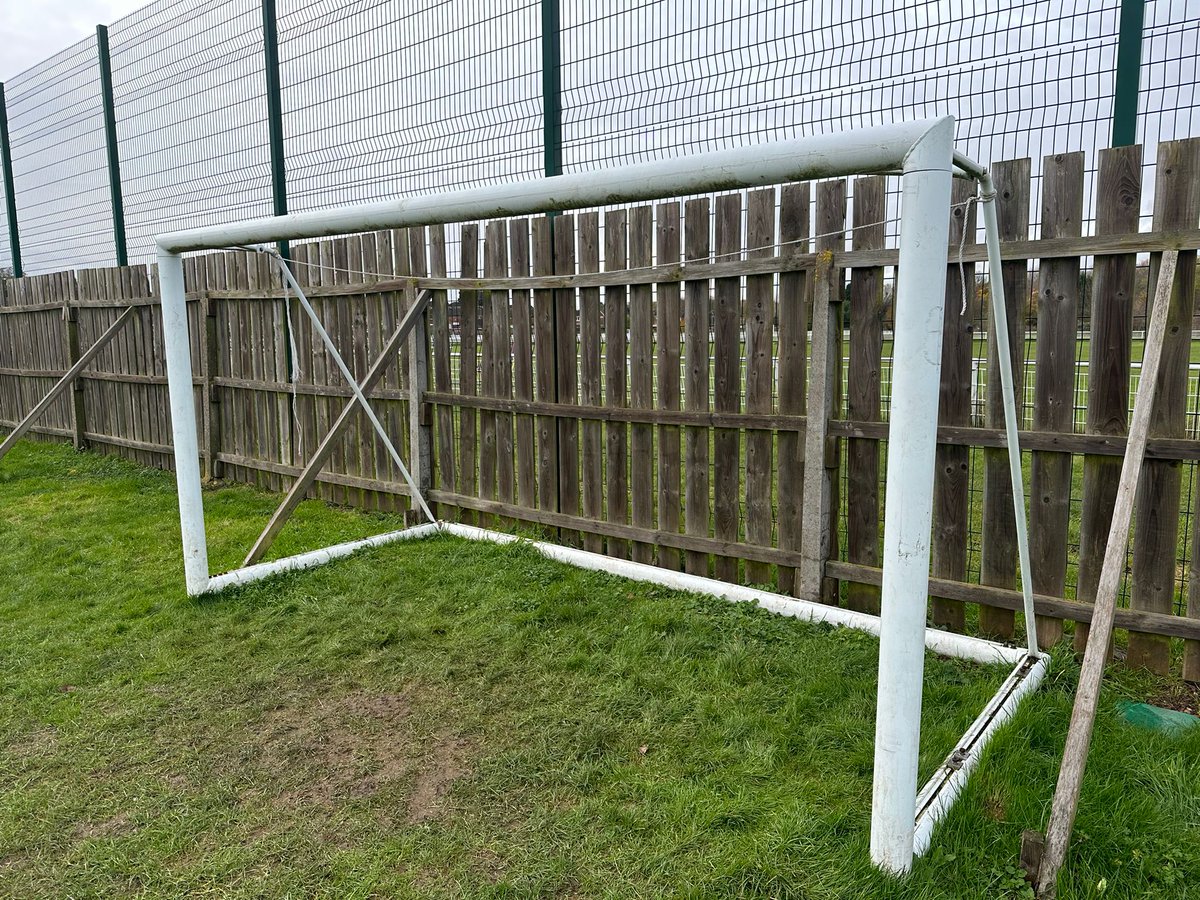 Basfordutdfc's tweet photo. 🏷️ FOR SALE: 

▪️ 2 x Mark Harrod UK, 7v7 aluminium goals - would need nets and wheels (RRP: £2,800)

▪️ 2 x Mark Harrod UK, 11v11 stadium box goals, including net and supports - great condition (RRP: £2,900)

Selling at a good price. Please DM for more details. Collection only. https://t.co/SPS63zzocb