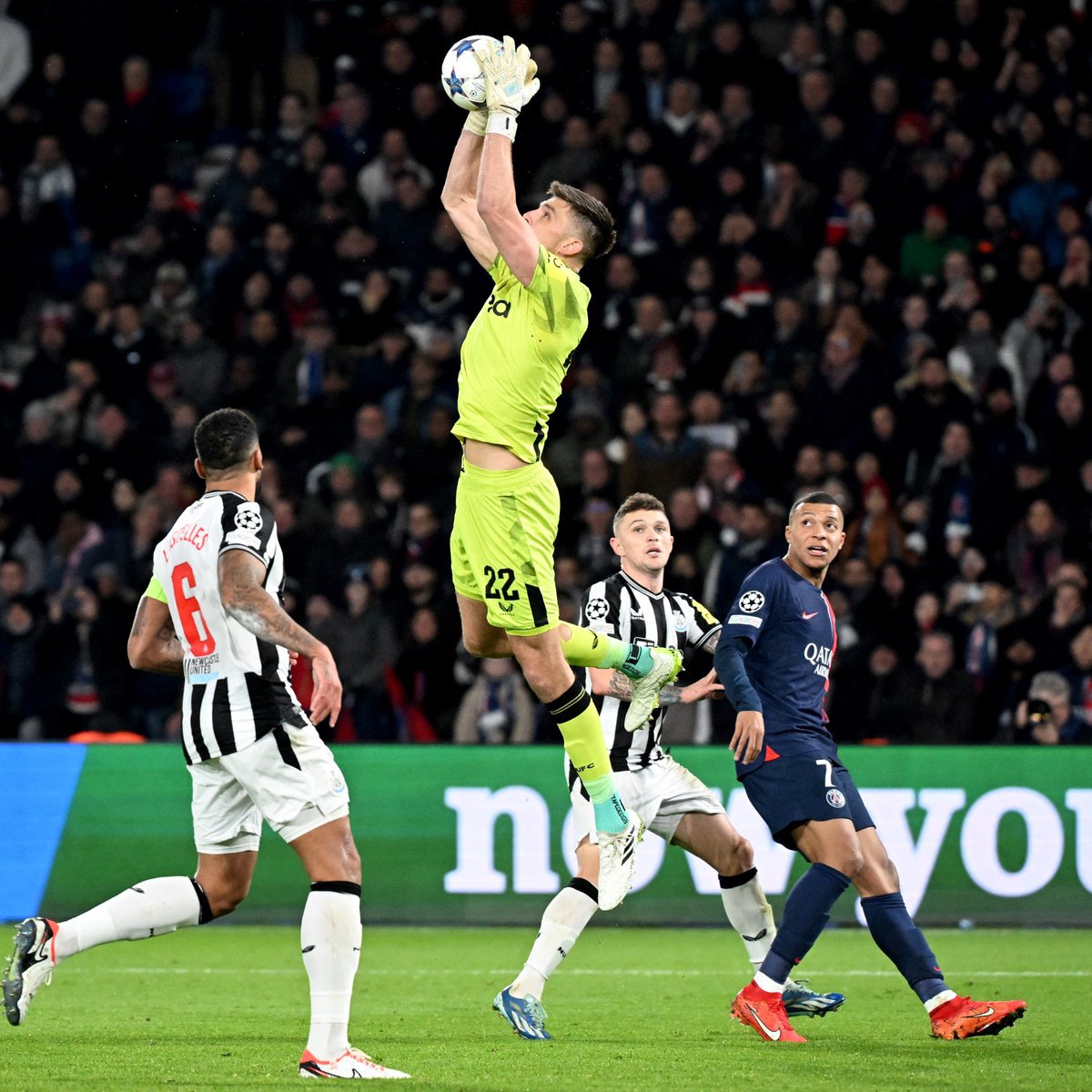 Magpie24_7's tweet photo. Nick Pope appreciation post. Absolutely sensational against PSG and made one of the best saves I’ve ever seen that looked to have secured #NUFC 3 precious points, before the ref cheated us.

#NUFCFans #Newcastle https://t.co/eJJWTQnYhb