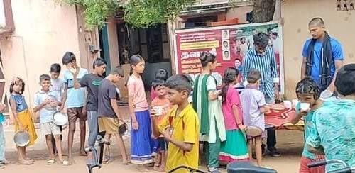 TVMIoffl's tweet photo. தளபதி @actorvijay அவர்களின் சொல்லுக்கிணங்க,

• #மதுரைதெற்கு மாவட்ட மாணவரணி தலைமை தளபதி விஜய் மக்கள் இயக்கம்

திருப்பரங்குன்றம் கீழத்தெரு/திருநகர் மஹாலட்சமி நகர்/அவனியாபுரம் 100-வது வார்டு/பொன்மேனி 69-வது வார்டு புது மீனாட்சி

#ThalapathyVijayBreadMilkEgg #LEO #Thalapathy68 (1/2) https://t.co/6ZjnX7PS5a