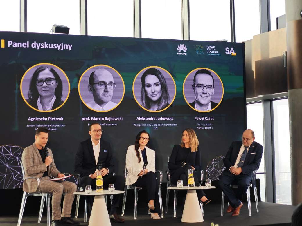 TECHNOSenior1's tweet photo. Rusza nabór do  konkursu #HuaweiStartupChallenge. Tegoroczna edycja programu skierowana jest do twórców innowacyjnych rozwiązań technologicznych z obszaru zielonej energii oraz wykorzystania jej potencjału przez polskie startupy.
@PolskaHuawei 
https://t.co/VjBTIvjeEL https://t.co/ueUsSyCsDD