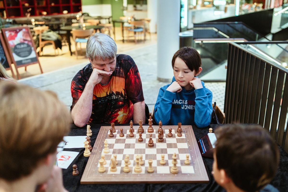 Her kommer et lite bildedryss fra den åpne parsjakkturneringen vi arrangerte 3. november på Økern Portal 📷

Gratulerer til vinnerne, Åsmund og Ådne, med 4,5 poeng! 🏆