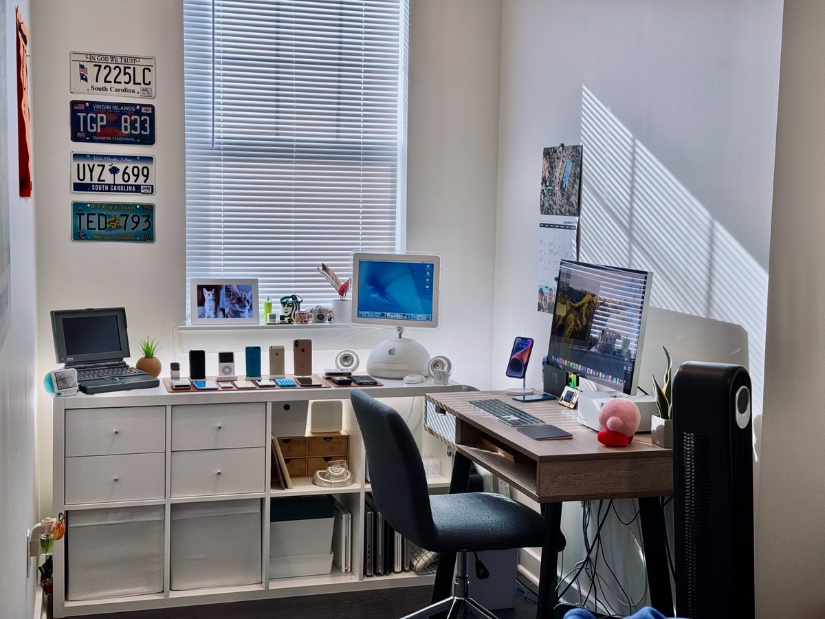 DylanMcD8's tweet image. Been sitting on these pics for a while but... here's my new setup in my college apartment!

Featuring:
– Mac Studio (M2 Max)
– Studio Display
– Nintendo Switch OLED
– Game and Watch remake
– iMac G4
– A display of my favorite  products
– Kirby!