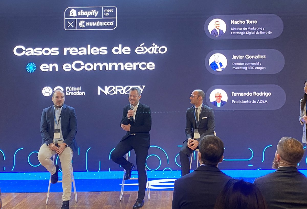 esiczaragoza's tweet photo. ⏯️Continuamos con @nacho_torre, Director de Marketing y Estrategia Digital en @ibercaja
Nacho agradece la presencia de todos los participantes y destaca la relevancia del #eCommerce en la actualidad para mejorar la experiencia de los consumidores
#ShopifyMeetup @directivosAdea https://t.co/i6m5adok7f