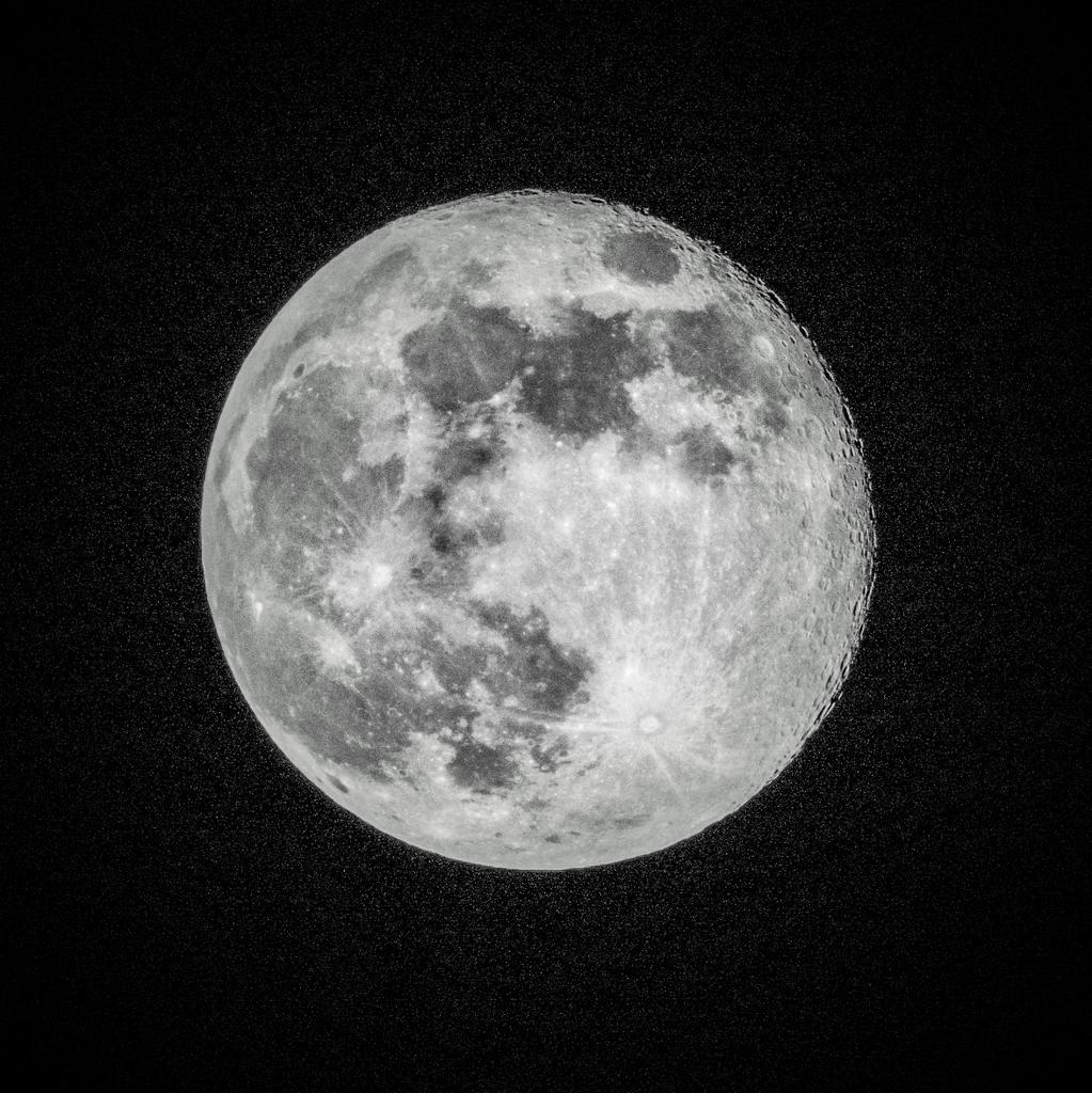 Claudius_o_L's tweet photo. ...und jetzt nimmt er ab...

#justthemoon https://t.co/m2hhaRQAEy