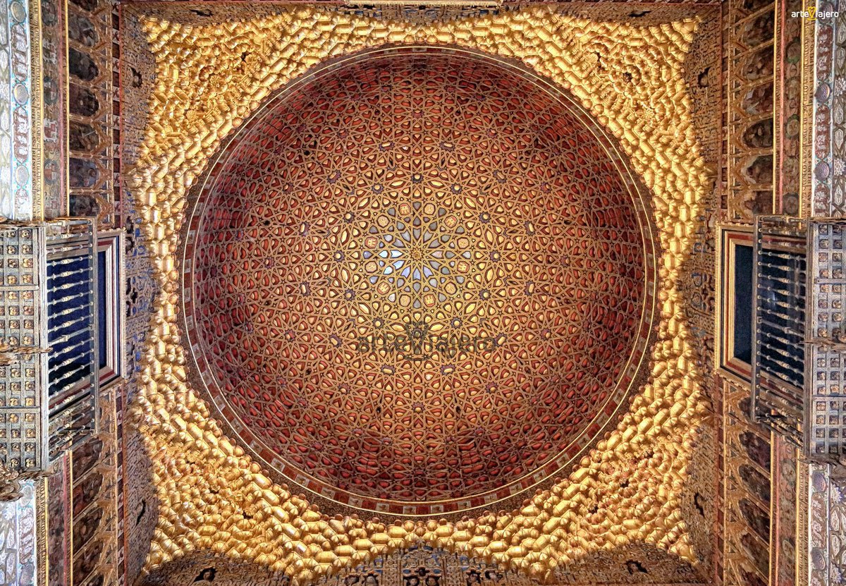 arteviajero_com's tweet photo. Real Alcázar de #Sevilla, una de las máximas cimas que alcanza el arte mudéjar. Levantado en el S. XIV por Pedro I de Castilla, se aprovechó parte de la anterior construcción almohade. En sus obras participan artesanos nazaríes, sevillanos y toledanos
#FelizMiercoles #BuenosDias https://t.co/eMvxnRT2dN