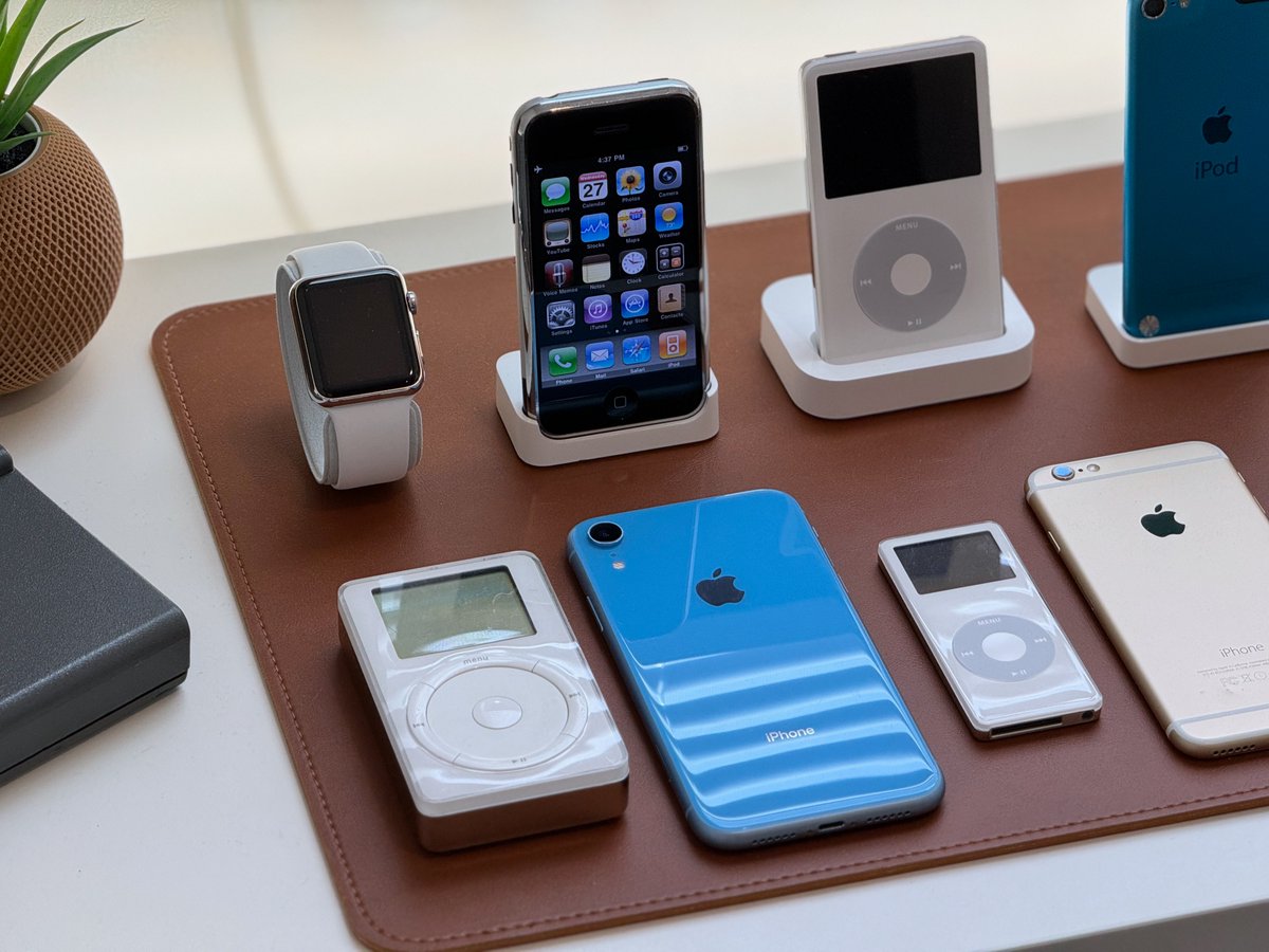 DylanMcD8's tweet image. Been sitting on these pics for a while but... here's my new setup in my college apartment!

Featuring:
– Mac Studio (M2 Max)
– Studio Display
– Nintendo Switch OLED
– Game and Watch remake
– iMac G4
– A display of my favorite  products
– Kirby!