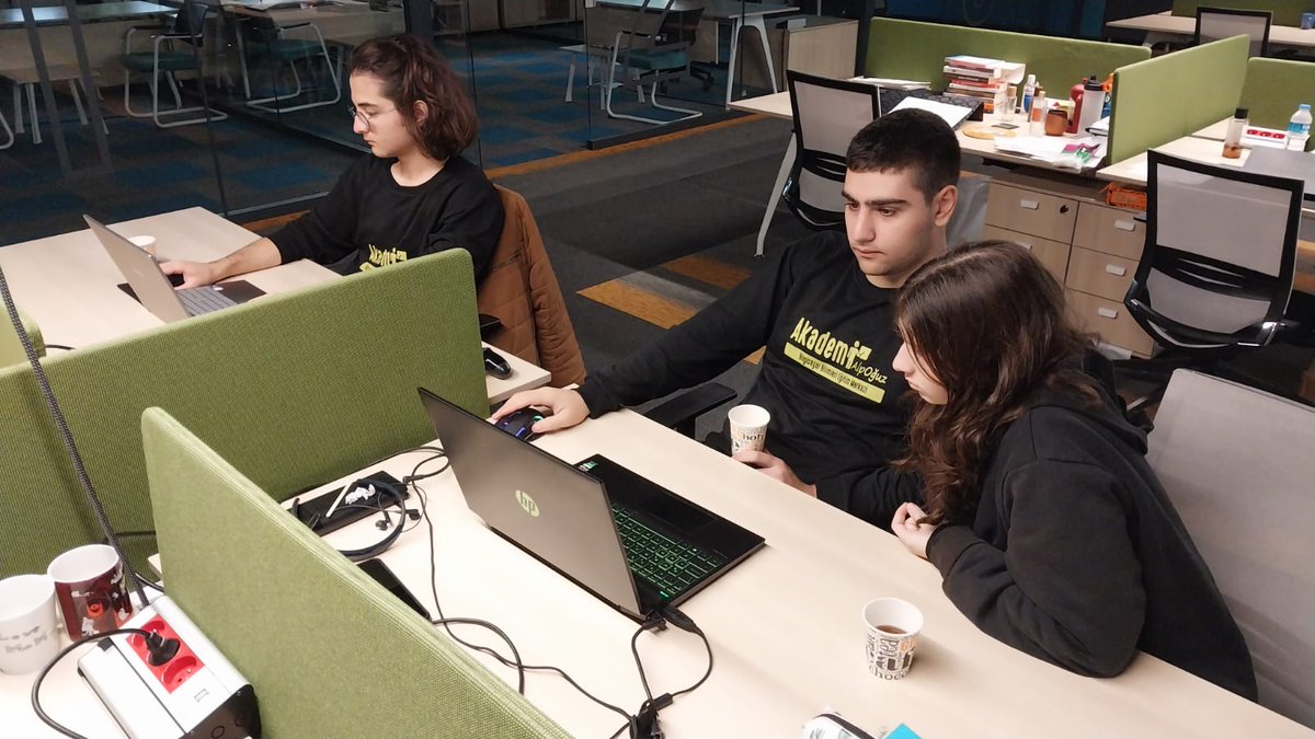 Garaj Alp Oğuz Girişimcilik Merkezinde faaliyetlerini sürdüren HBF Startup ekibi bugün (29 Kasım 2023) çalışmalarını Karşıyaka Kolektif Girişimcilik Merkezine taşıdı. garajalpoguz.com/2023/11/29/alp…