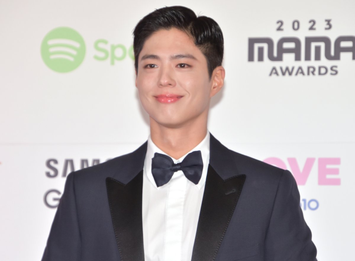 oricon's tweet photo. 【MAMA】『MAMA AWARDS』ホストのパク・ボゴム、アーティストにメッセージ「健康で活躍して」
https://t.co/lOs13RqKoz

#パク・ボゴム #パクボゴム #MAMA2023 #2023MAMA #MAMAAWARDS #2023MAMAAWARDS #MAMA2023 @MnetMAMA https://t.co/FGa8aoxhVz