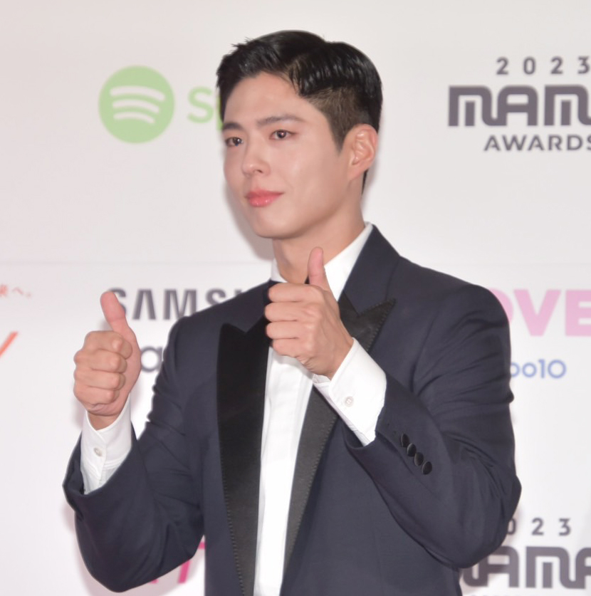 oricon's tweet photo. 【MAMA】『MAMA AWARDS』ホストのパク・ボゴム、アーティストにメッセージ「健康で活躍して」
https://t.co/lOs13RqKoz

#パク・ボゴム #パクボゴム #MAMA2023 #2023MAMA #MAMAAWARDS #2023MAMAAWARDS #MAMA2023 @MnetMAMA https://t.co/FGa8aoxhVz
