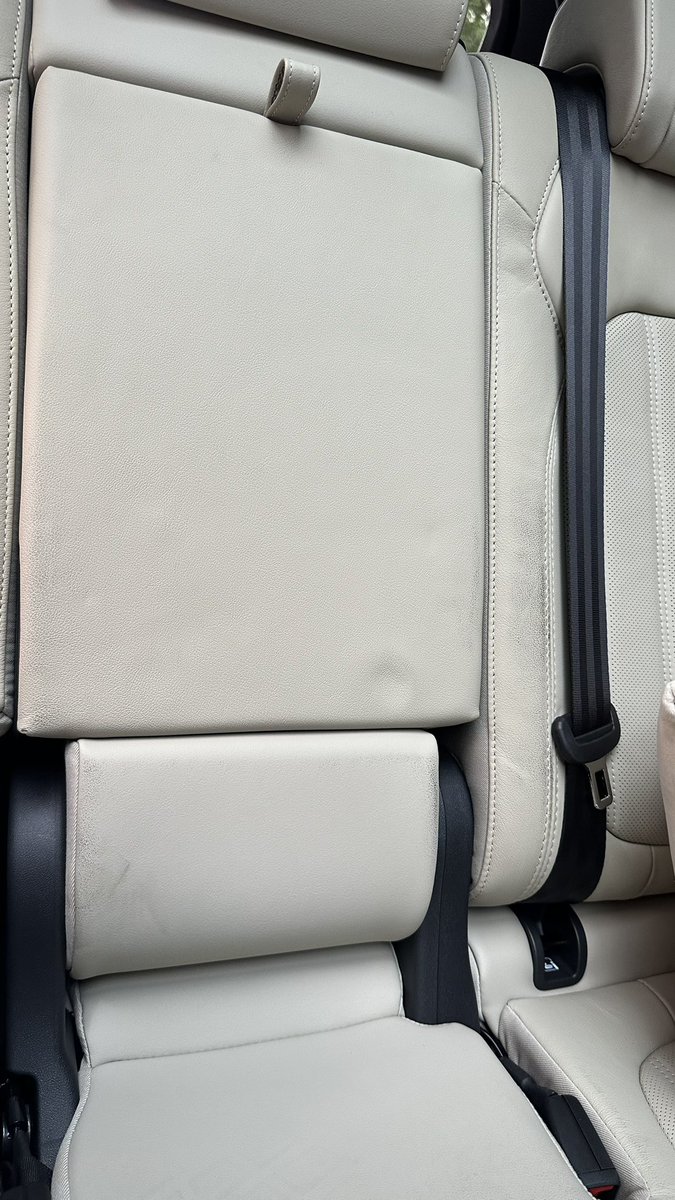sidhu_1975's tweet photo. @Piyush_Arora_ I paid for a new Skoda kodiaq and got a used kodiaq run 87 kms with scratches and soiled leather seats with shoe prints all over! From Mahavir Skoda Hyderabad rd36. @SkodaIndia @SkodaGroupEN @VWGroup @VW https://t.co/3263ewUGlo