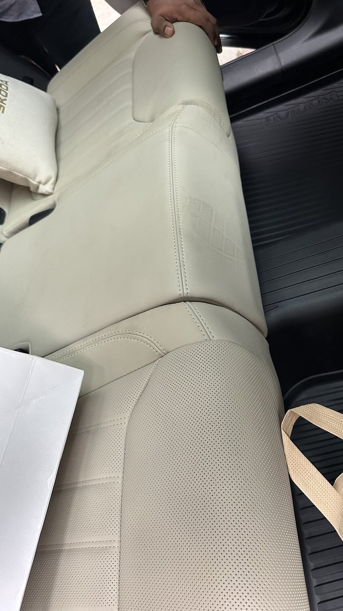sidhu_1975's tweet photo. @Piyush_Arora_ I paid for a new Skoda kodiaq and got a used kodiaq run 87 kms with scratches and soiled leather seats with shoe prints all over! From Mahavir Skoda Hyderabad rd36. @SkodaIndia @SkodaGroupEN @VWGroup @VW https://t.co/3263ewUGlo