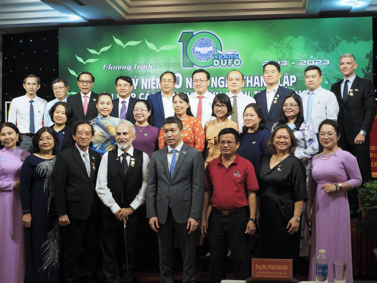 saigonchildren's tweet photo. 23 Nov: Mr Damien Roberts - saigonchildren's ED - was awarded a 𝐌𝐞𝐝𝐚𝐥 𝐟𝐨𝐫 𝐏𝐞𝐚𝐜𝐞 𝐚𝐧𝐝 𝐅𝐫𝐢𝐞𝐧𝐝𝐬𝐡𝐢𝐩 𝐚𝐦𝐨𝐧𝐠 𝐍𝐚𝐭𝐢𝐨𝐧𝐬 by the Vietnam Union of Friendship Organisations for fostering ties between Vietnam and the UK.
https://t.co/hLQCtv3vOy https://t.co/mJpioZpziP