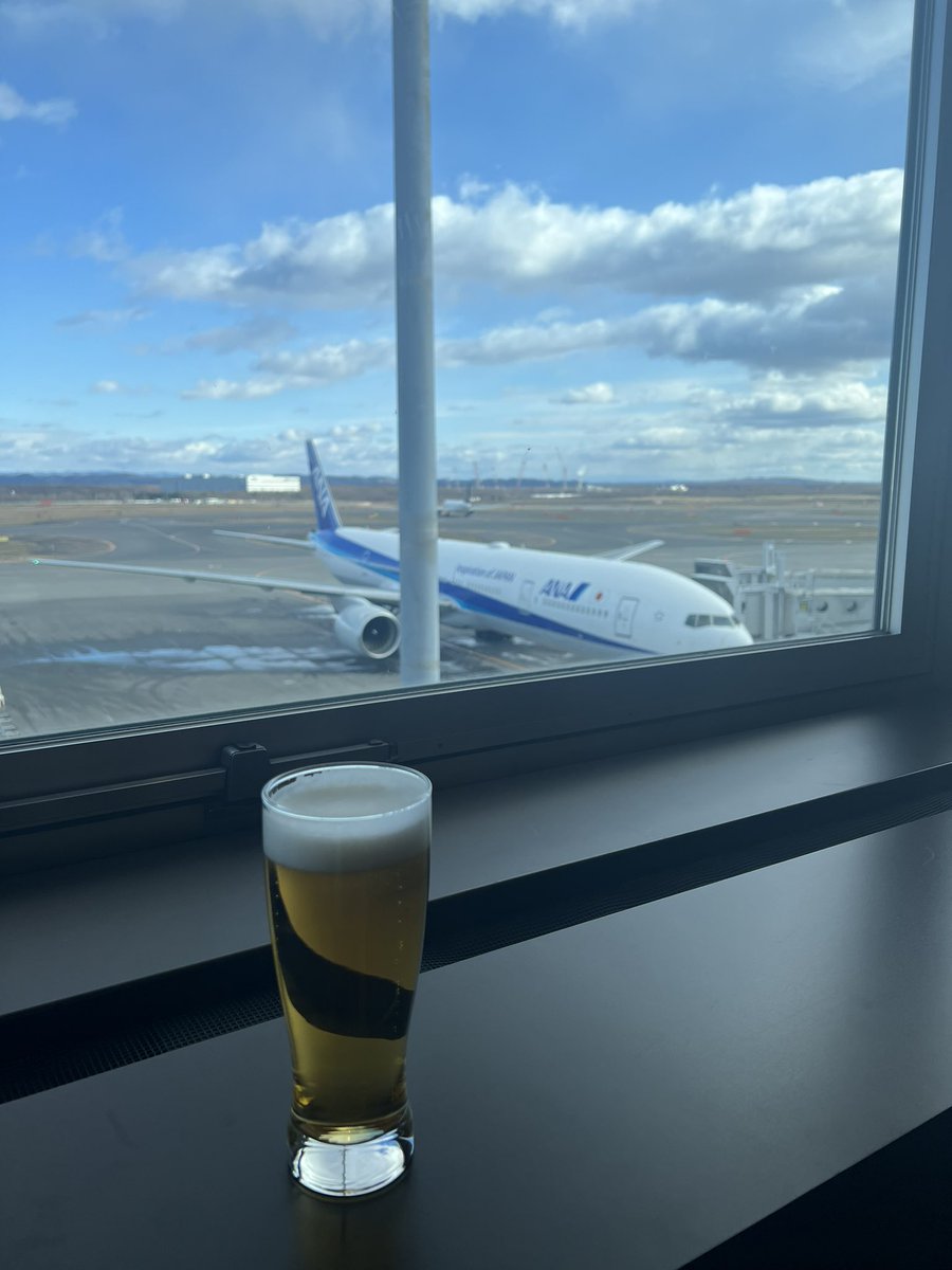 airline1013's tweet photo. 復路もちゃんとラウンジ酒を満喫させて頂きました😁今回は往路も復路もB787。
思い入れのある機材で飛べて嬉しかったです。次回はやはり思い入れのあるJALのA350で飛びたい思います😊
#ANA
#ANALOUNGE
#CTS https://t.co/m2aG4y6MwK